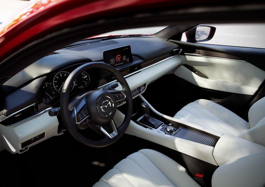 Интерьер Mazda6 (GJ) 2018 года  (NA) (фото 2 из 40)